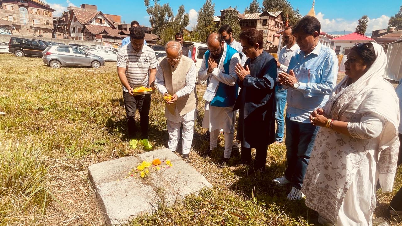 'BJP Leaders Pay Tributes to Maharaja Hari Singh on Birth Anniversary in Srinagar'